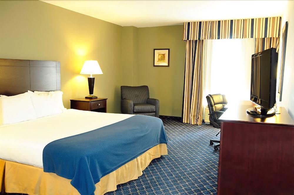 Holiday Inn Express - Delafield By Ihg Exterior photo