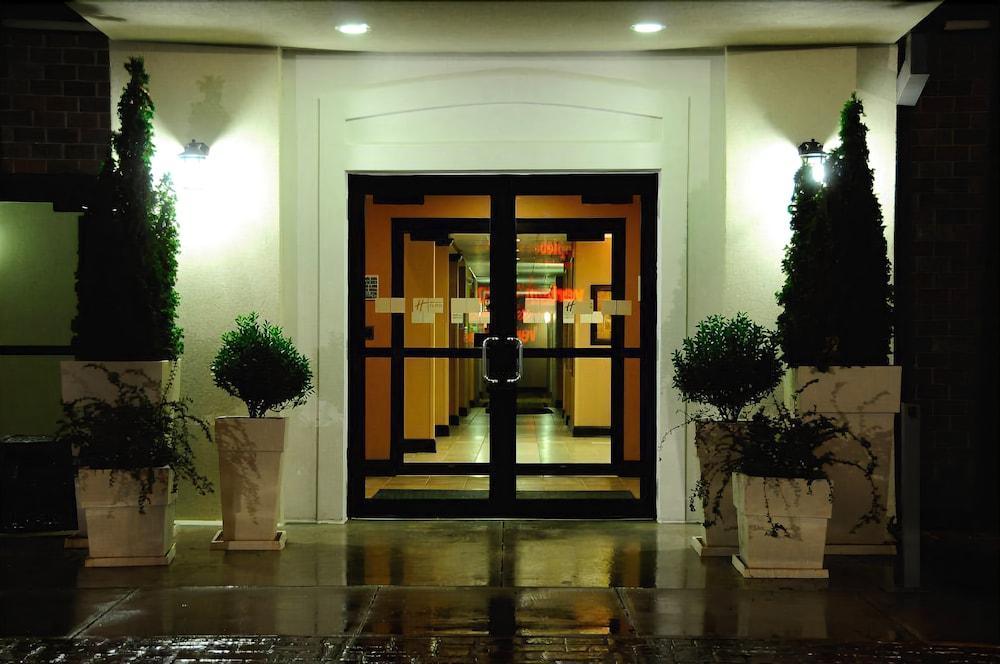 Holiday Inn Express - Delafield By Ihg Exterior photo