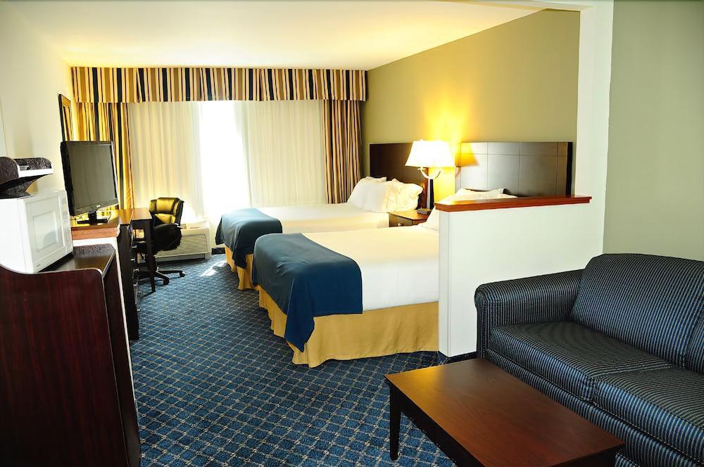Holiday Inn Express - Delafield By Ihg Exterior photo