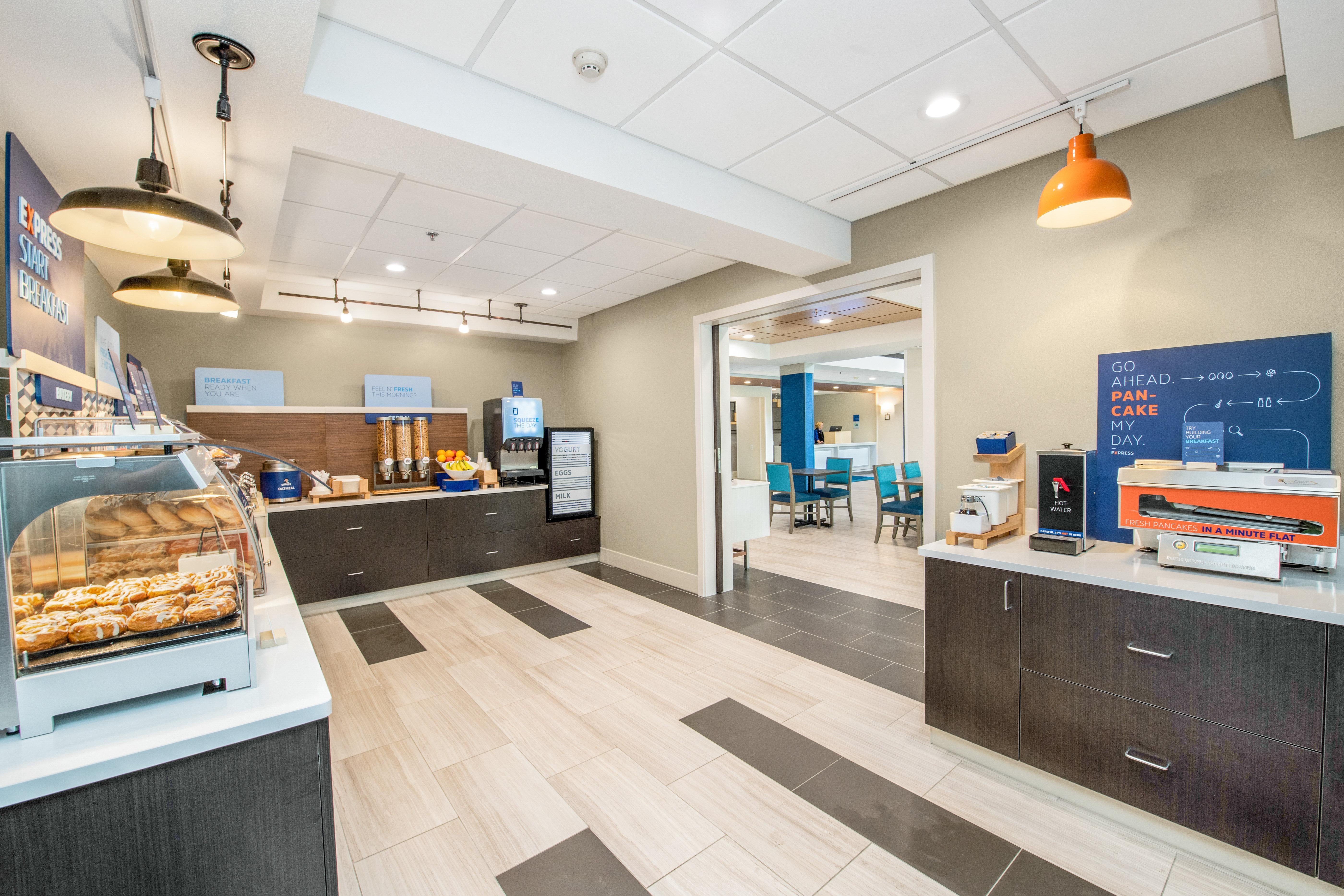 Holiday Inn Express - Delafield By Ihg Exterior photo
