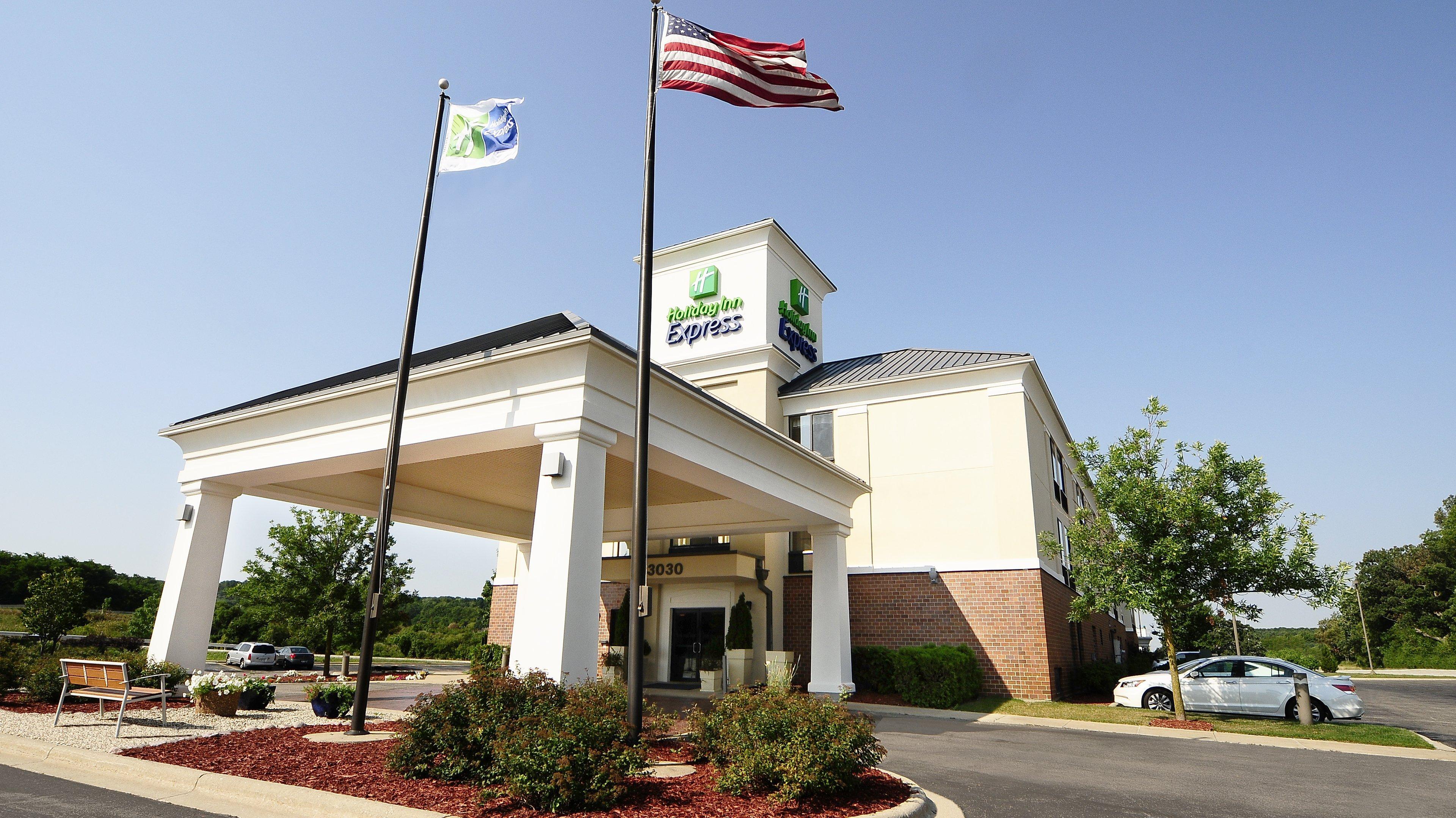 Holiday Inn Express - Delafield By Ihg Exterior photo