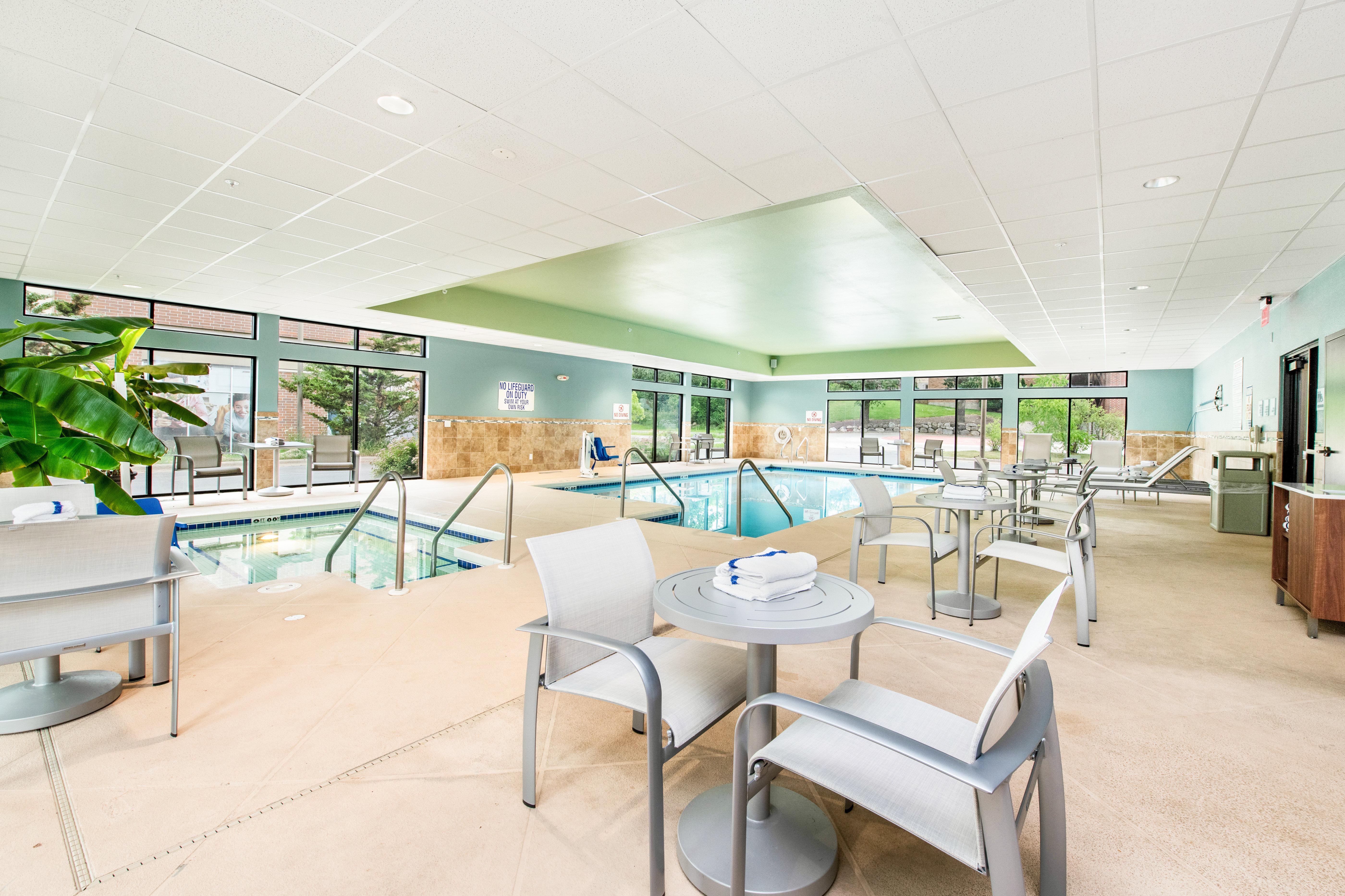 Holiday Inn Express - Delafield By Ihg Exterior photo