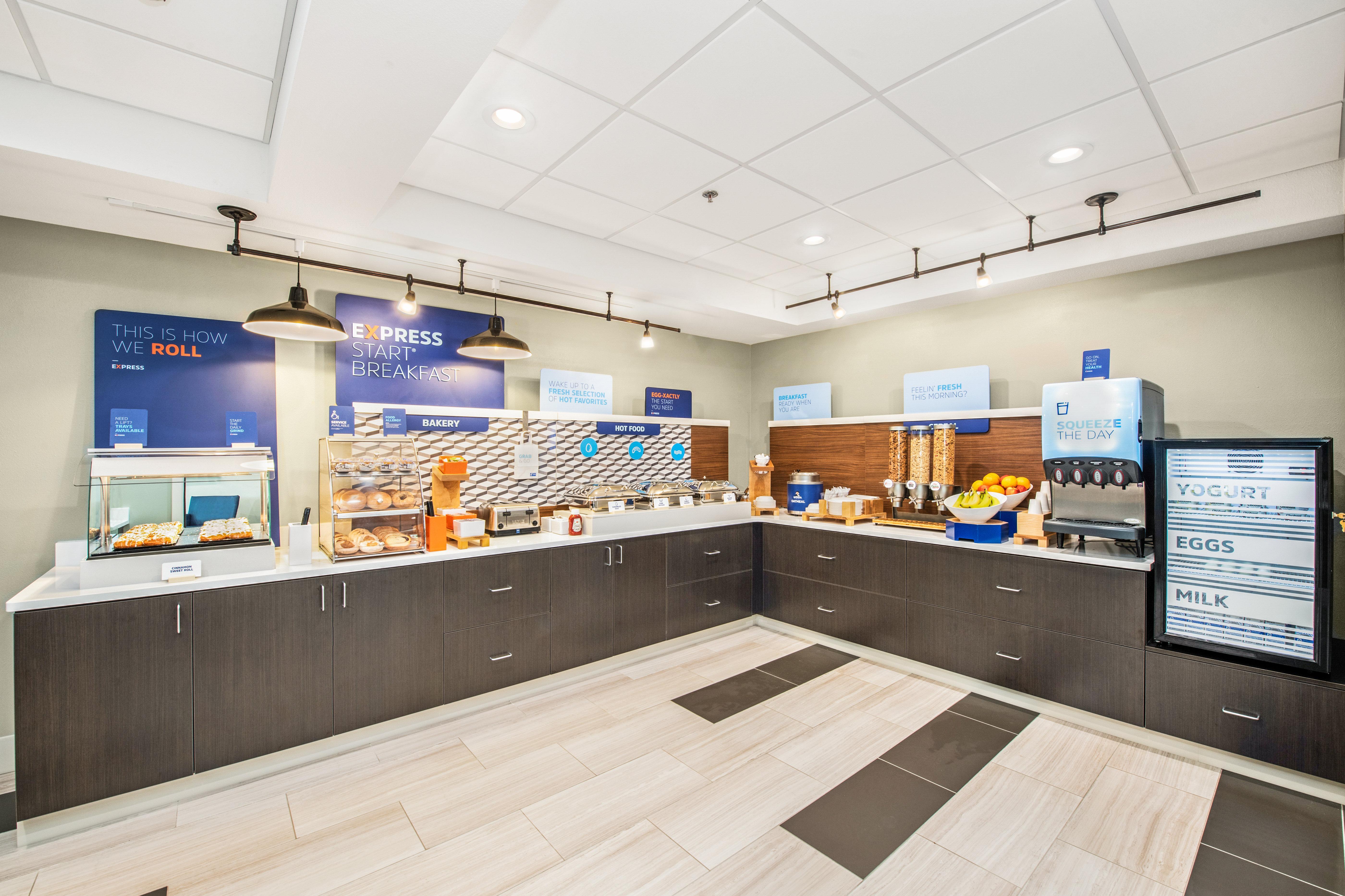 Holiday Inn Express - Delafield By Ihg Exterior photo