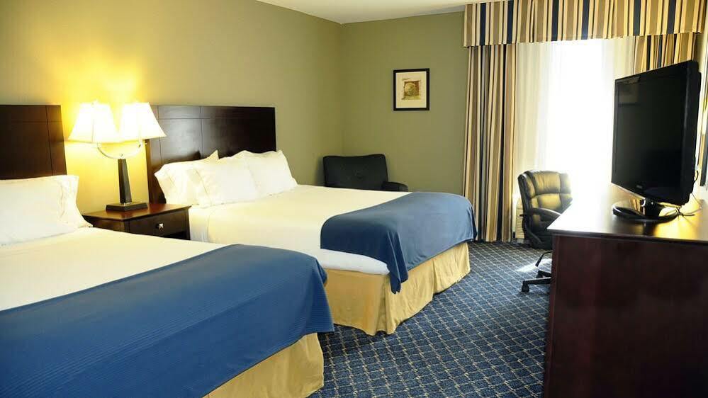 Holiday Inn Express - Delafield By Ihg Exterior photo
