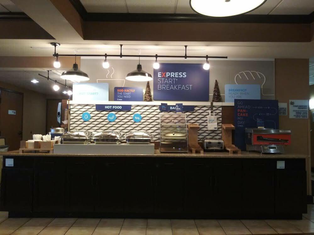 Holiday Inn Express - Delafield By Ihg Exterior photo