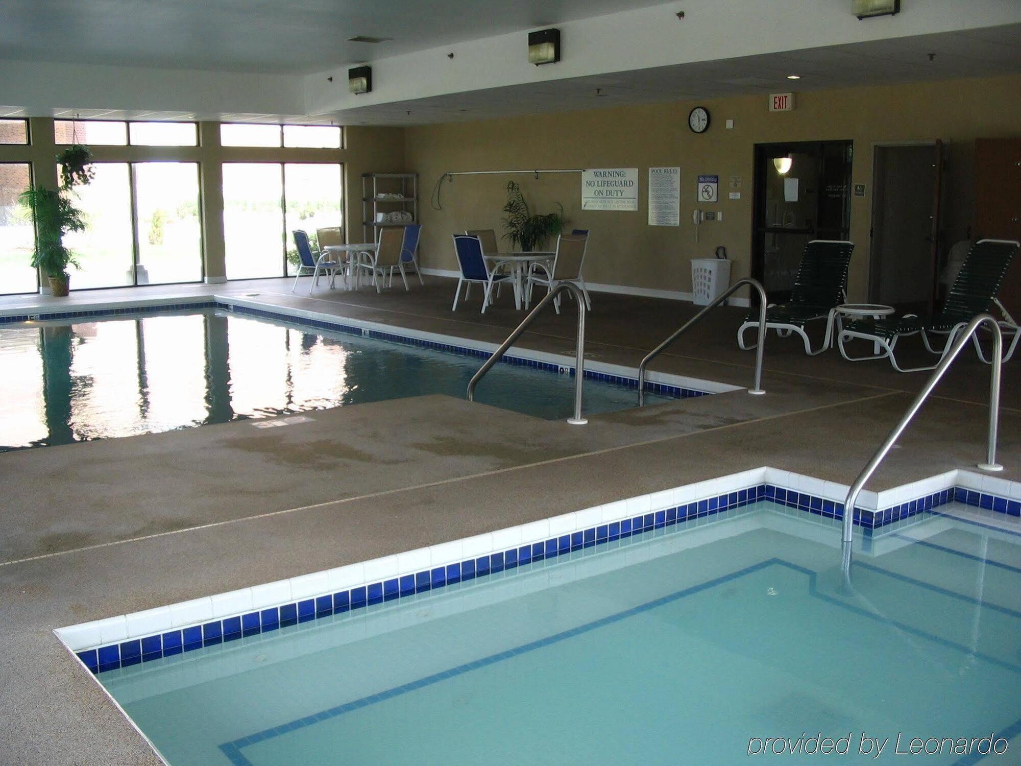 Holiday Inn Express - Delafield By Ihg Exterior photo